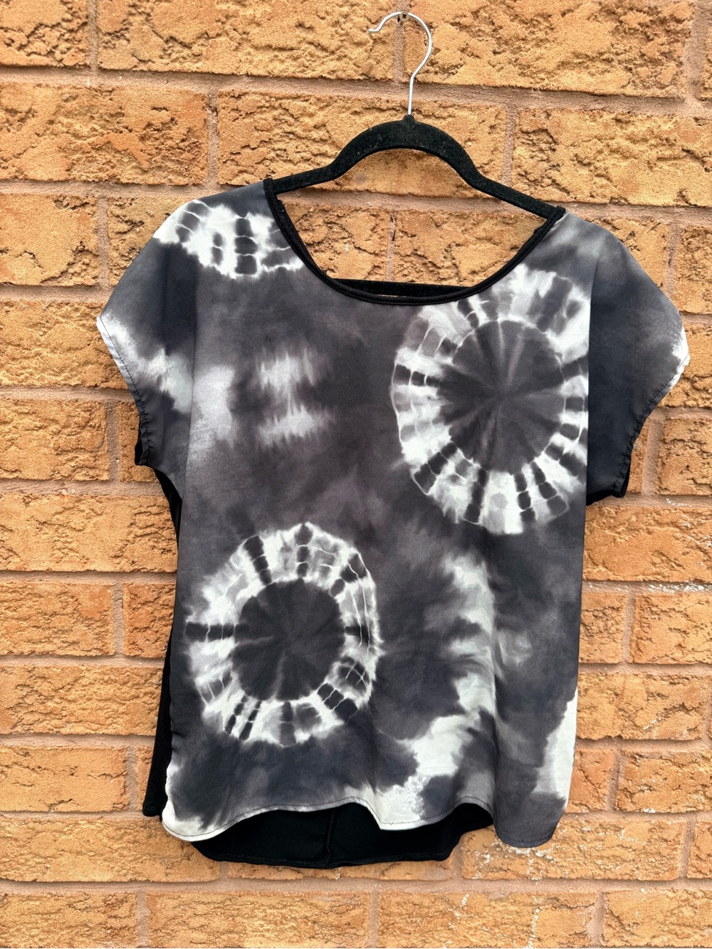 4/$25 • B’Leev Black & White Tie-Dye Short Sleeve Women's Top